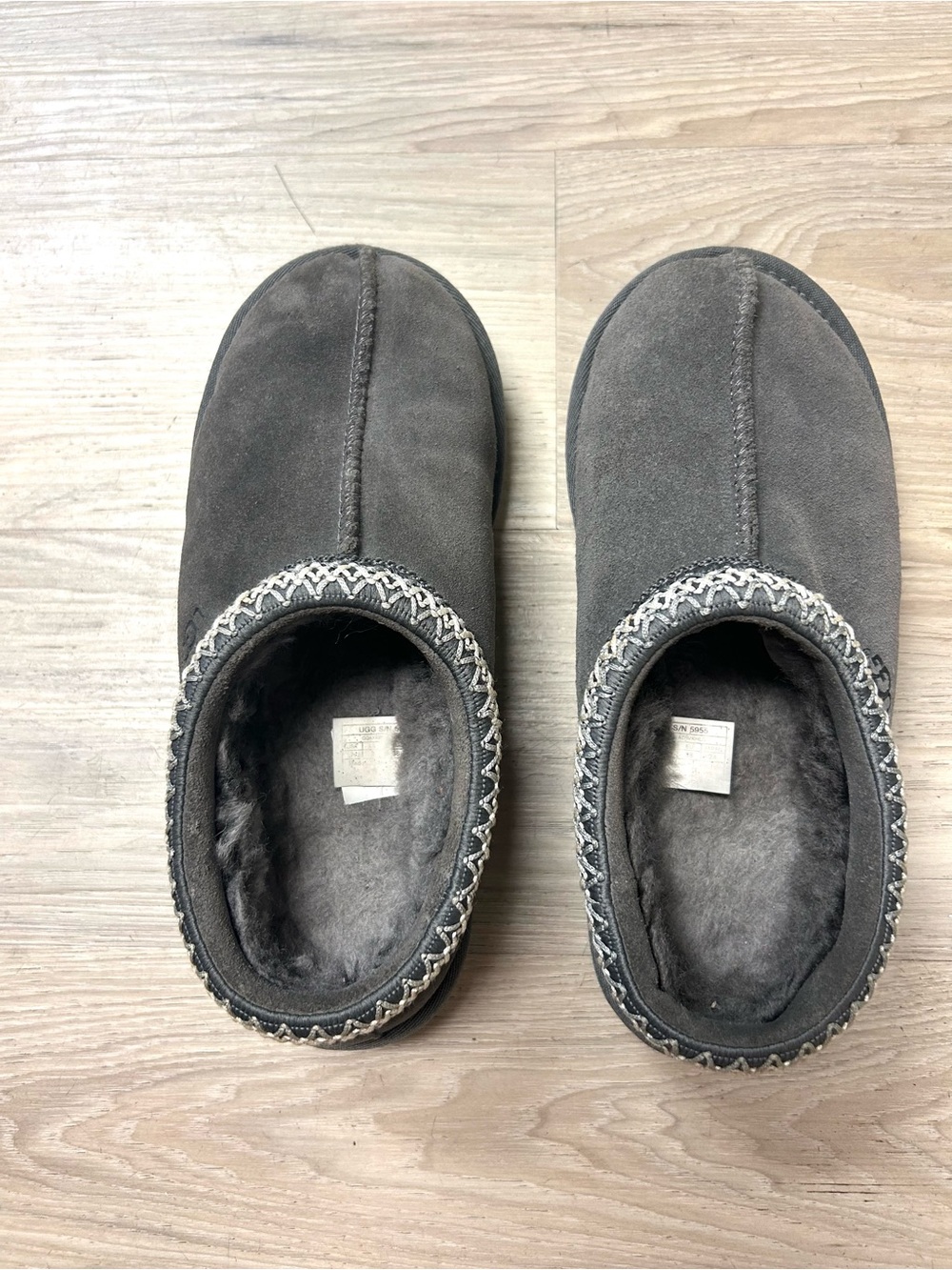 UGG Tasman Slippers Women Sz 7 Gray Suede Sheepskin Slip On Cozy Comfort - Picture 8 of 13